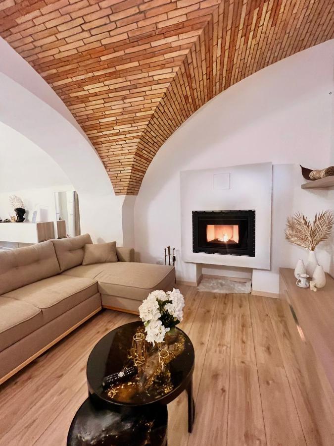 L'Arco Sul Lago • Gold Apartment Castro  Exteriör bild