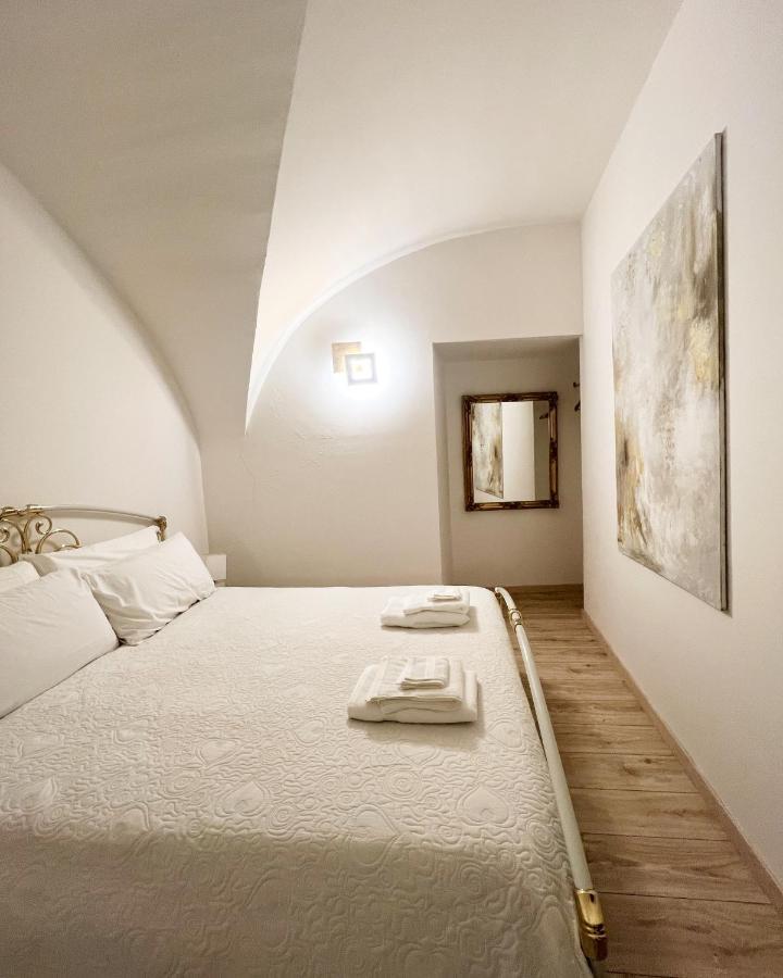 L'Arco Sul Lago • Gold Apartment Castro  Exteriör bild