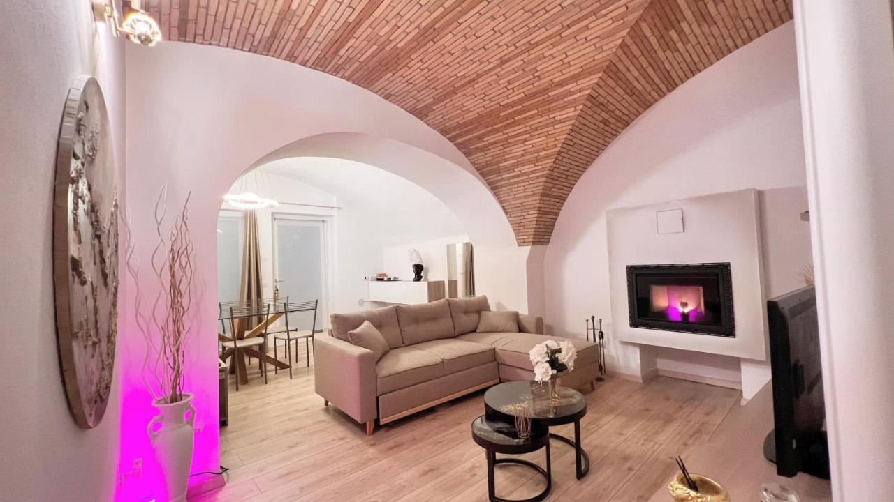 L'Arco Sul Lago • Gold Apartment Castro  Exteriör bild