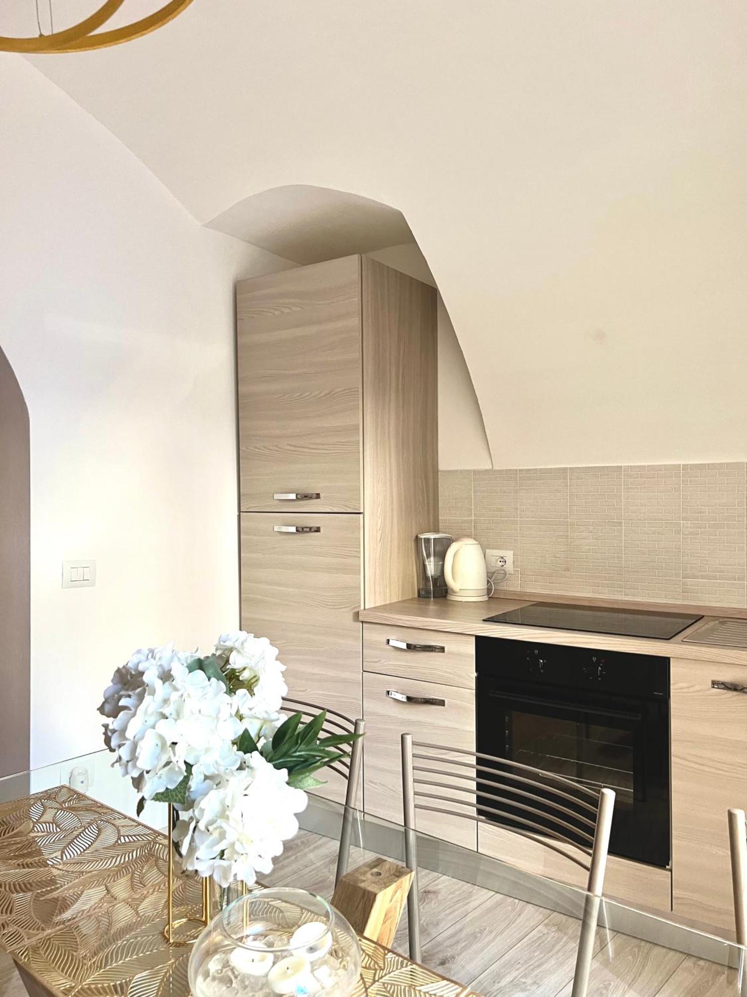 L'Arco Sul Lago • Gold Apartment Castro  Exteriör bild