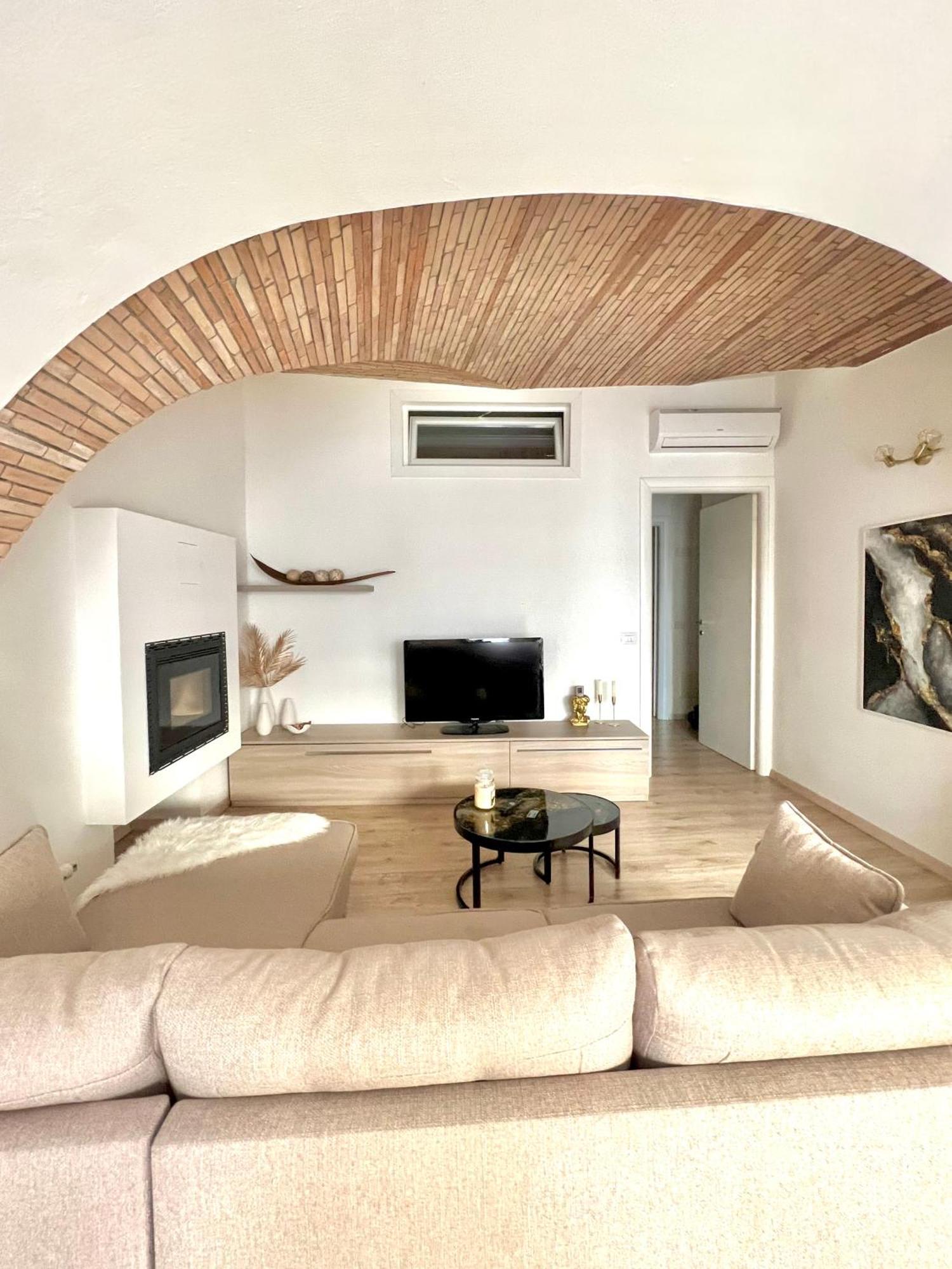 L'Arco Sul Lago • Gold Apartment Castro  Exteriör bild