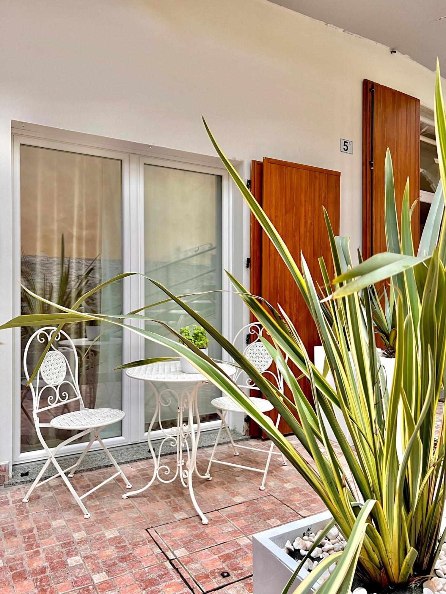 L'Arco Sul Lago • Gold Apartment Castro  Exteriör bild