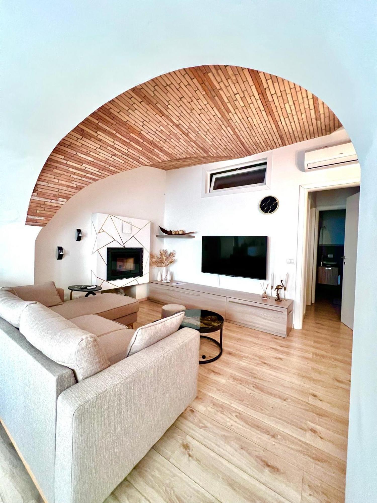 L'Arco Sul Lago • Gold Apartment Castro  Exteriör bild