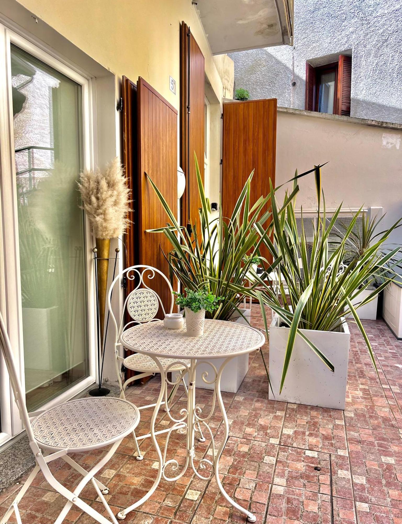 L'Arco Sul Lago • Gold Apartment Castro  Exteriör bild
